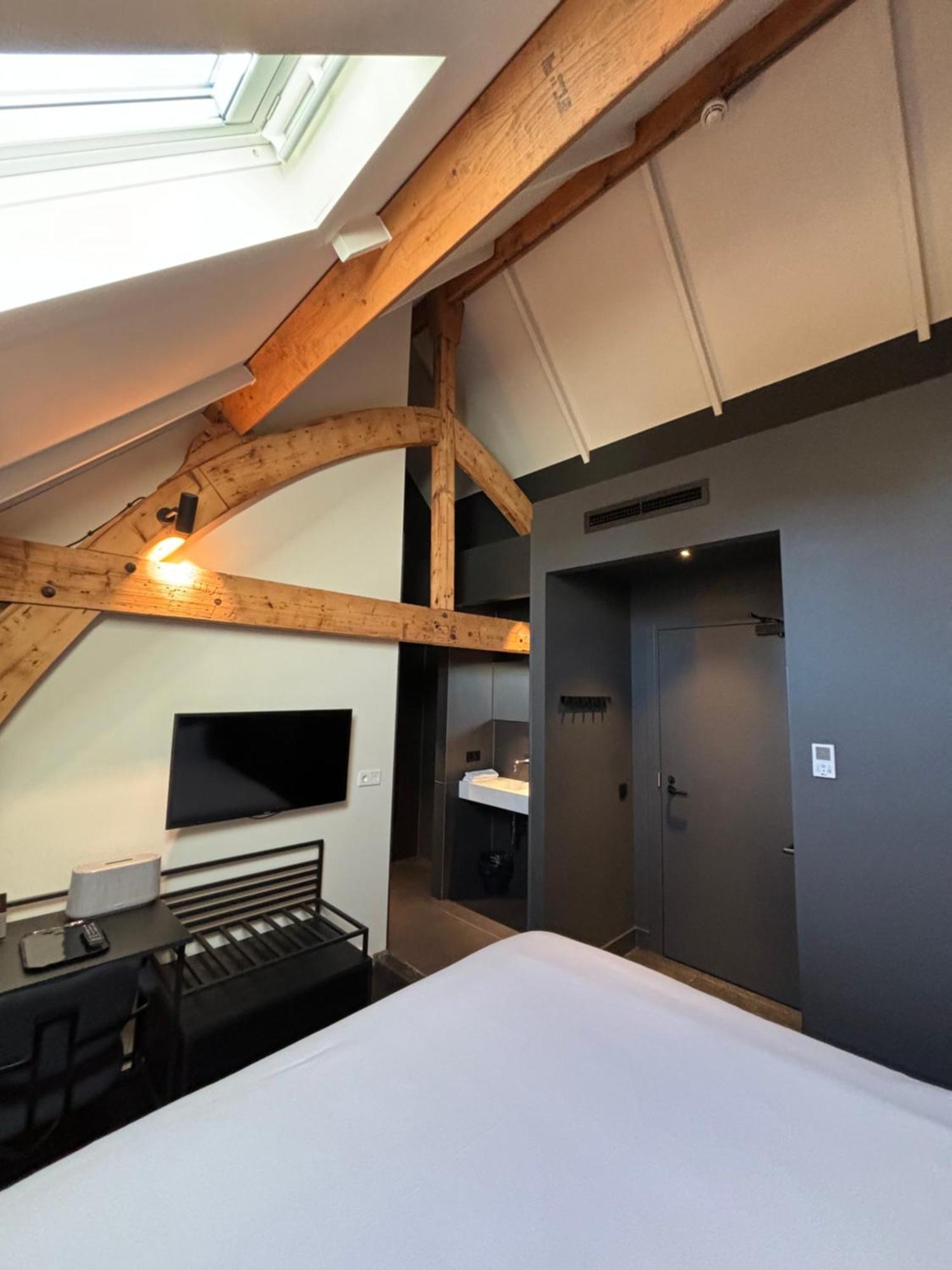 Kazerne Hotel - Member Of Design Hotels 에인트호번 객실 사진
